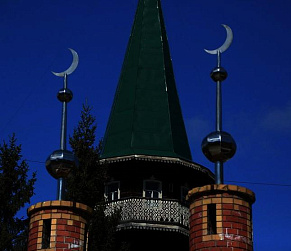Историческая мечеть «Ихлас» снаружи и изнутри