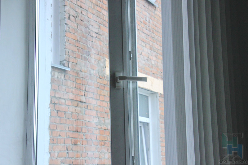 Годовалая девочка выпала из окна 9 этажа в Новосибирске