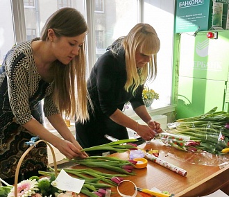 Тюльпановые плантации: как готовятся к 8 Марта в Новосибирске