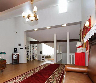 Таунхаус с кабинетом Ленина продают в Новосибирске за 20 миллионов