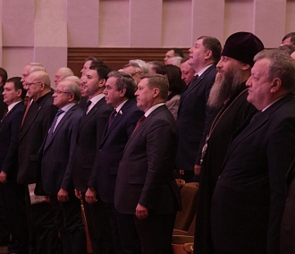 На отчёте мэра Новосибирска забыли включить гимн. Его спели а капелла