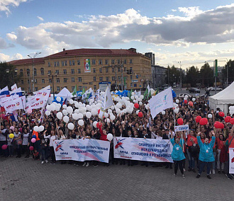 Восемь тысяч первокурсников собрал парад студентов в Новосибирске