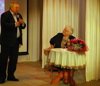 90-летний юбилей отмечает один из старейших педагогов Новосибирска Нина Михайловна Лидман