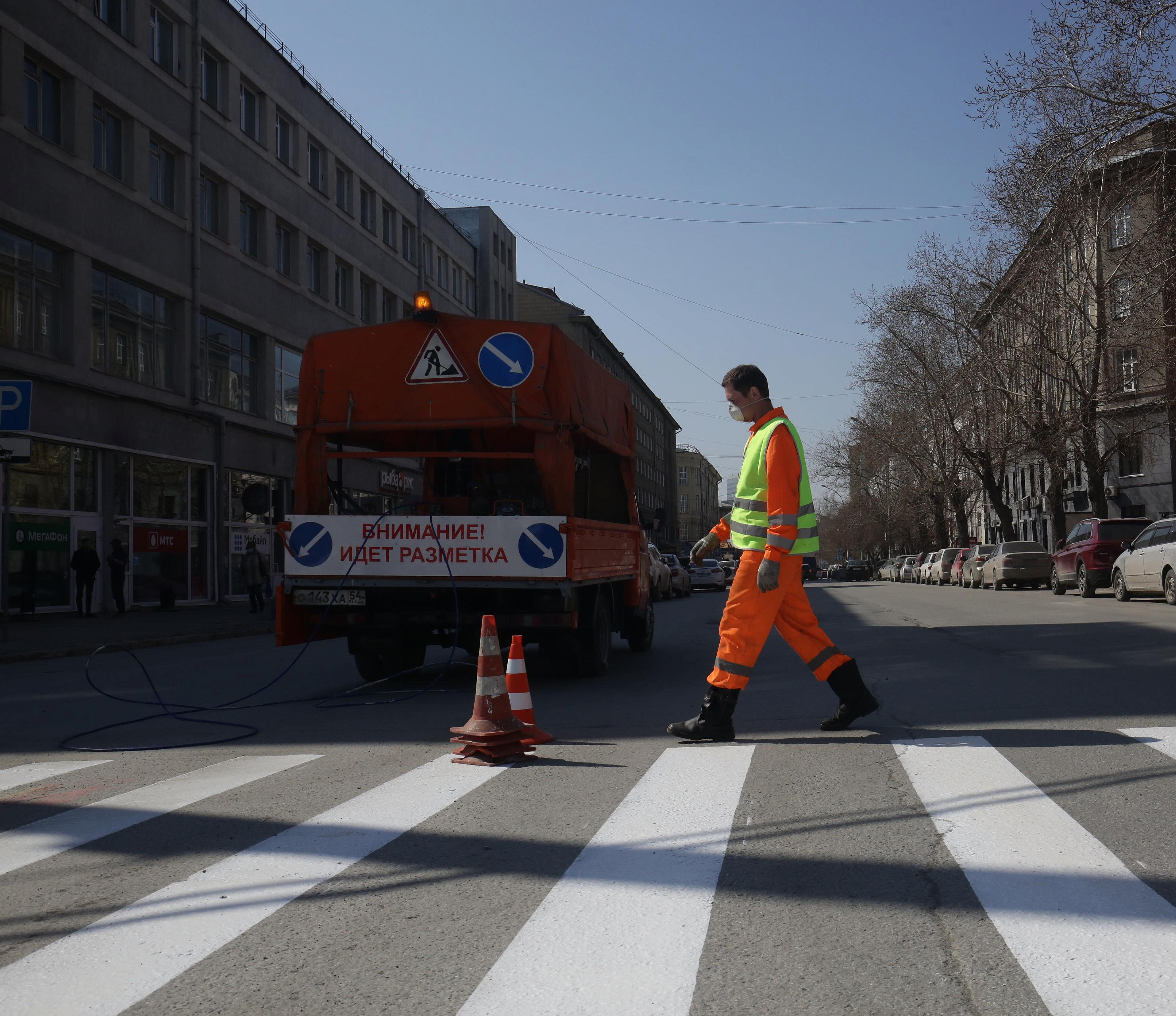 В Новосибирске начали разметку дорог: где уже обновили зебры