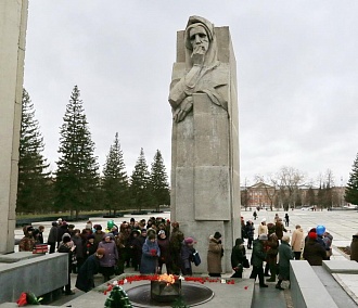 Монумент славы в Новосибирске отреставрируют к 75-летию Победы