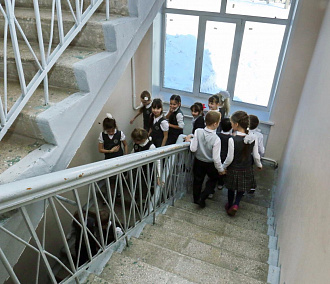 Директорам новосибирских школ сделали выговор за поборы