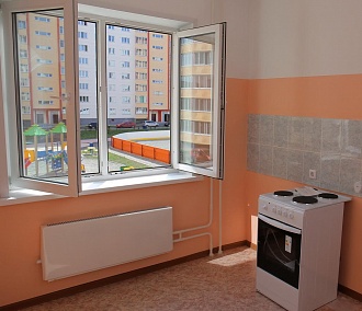 Больше 300 детей-сирот получат квартиры в Новосибирской области