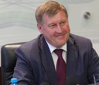 Мэр Новосибирска поздравляет сотрудников внутренних дел с Днём полиции