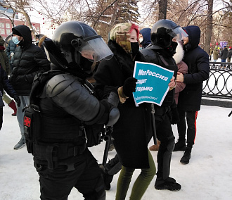 Десятки сибиряков задержаны на несогласованной акции в защиту Навального