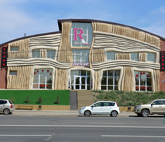 От «Пьяного дома» до «Амстердама» – самые эпатажные фасады домов Новосибирска
