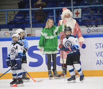 Утренник на льду устроили для юных хоккеистов «Сибири»