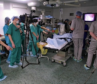 Уникальная операция: новосибирские хирурги поставили протез на сердце