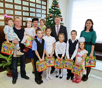 Многодетная семья погорельцев в Новосибирске готовится к новоселью