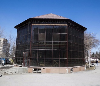 Две башни на входе в парк Кирова заменят классической аркой