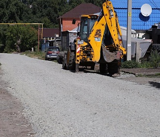 24 см щебня: дороги на Бронных переулках отремонтировали в Новосибирске