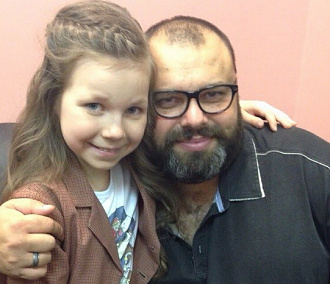 Девочка из Новосибирска развернула к себе Максима Фадеева на шоу «Голос. Дети»
