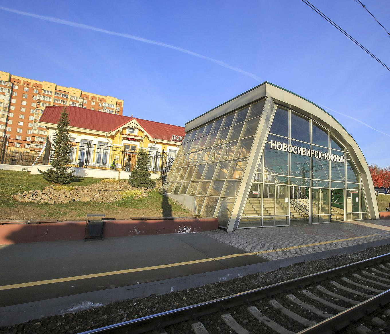 У вокзала Новосибирск-Южный отремонтируют лестницу и подпорную стенку