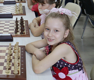 Командную борьбу на пяти досках устроили на турнире «Шахматная королева»
