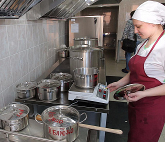 80 рублей в день: чем кормят в детсадах Новосибирска
