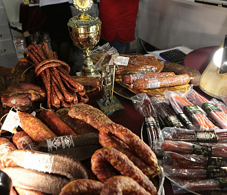 Колбасу из рыси и глухаря продают на выставке InterFood в Новосибирске