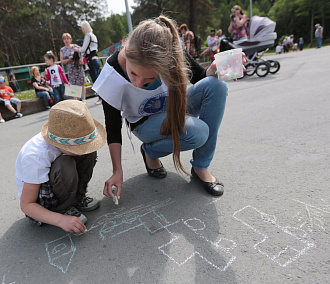 Центр «Олеся» собрал в Заельцовском парке сотни особенных детей