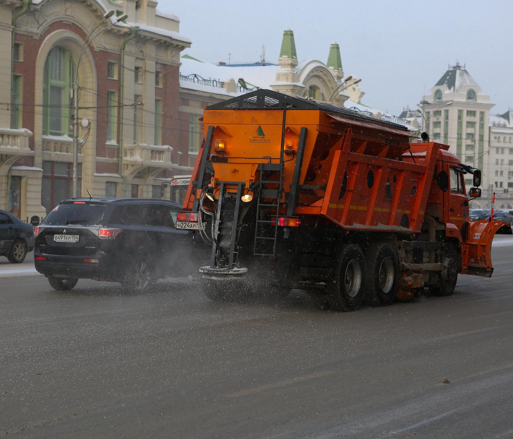 Как обрабатывают дороги от наледи — проверят депутаты в Новосибирске