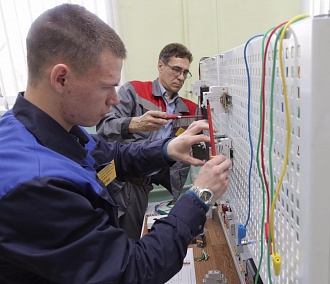 Электромонтёры и сантехники ломают стереотипы о ЖКХ в Новосибирске