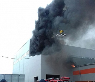 Крупный пожар потушили на складе металлоконструкций в Новосибирске