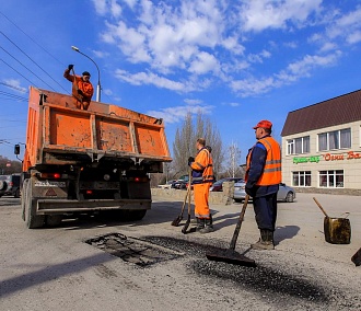 Мэр Локоть потребовал закончить текущий ремонт дорог к 7 мая