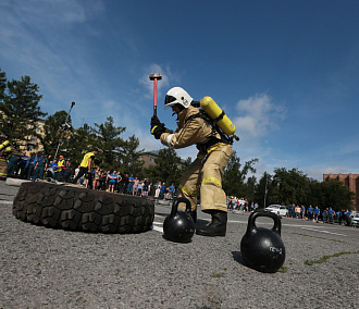 Новосибирские пожарные провели первые городские соревнования по кроссфиту