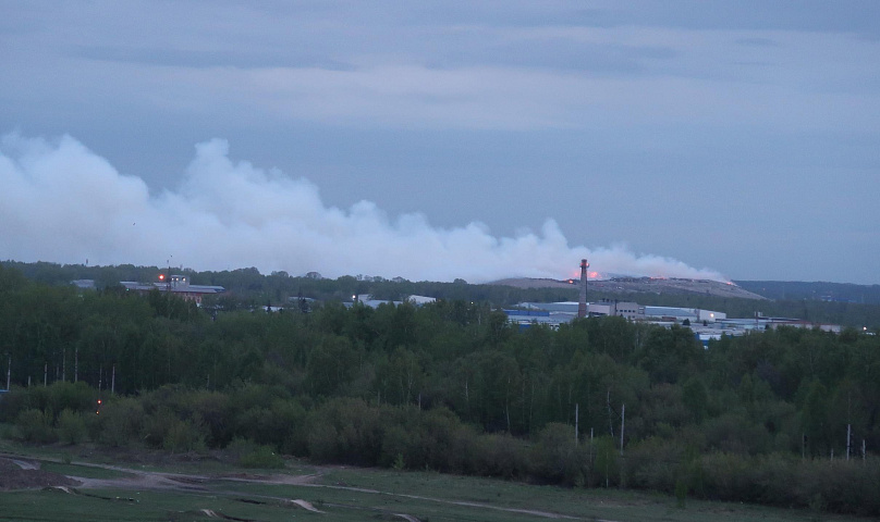 Роспотребнадзор исследовал воздух рядом с горящей свалкой в Новосибирске