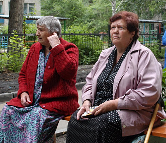 Стар и млад: пенсионеров Новосибирска учат общаться с внуками