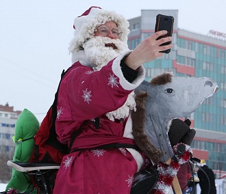 В халате Деда Мороза и на железном коне: новогодний велопробег