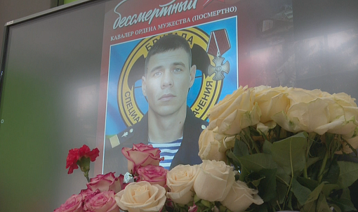 Парту героя в честь снайпера Хохлова открыли в школе на Первомайке