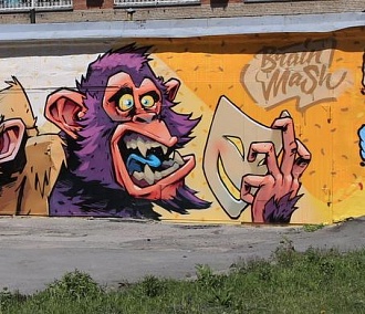 Окрашено: обезьяны в масках появились в центре города
