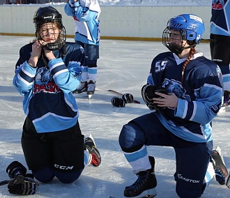 Как научиться играть в хоккей мальчикам и девочкам в Новосибирске