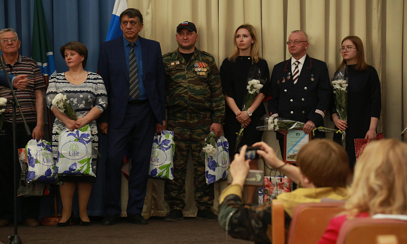 Трудовые династии со стажем до 180 лет наградили в Новосибирске