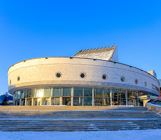 Театр «Глобус» ставит спектакли в школах в спальных районах Новосибирска