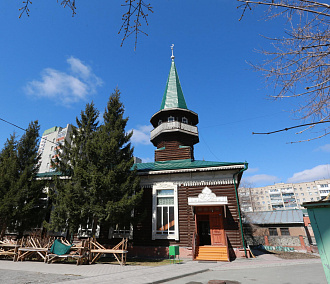 Историческая мечеть «Ихлас» в Новосибирске: фоторепортаж