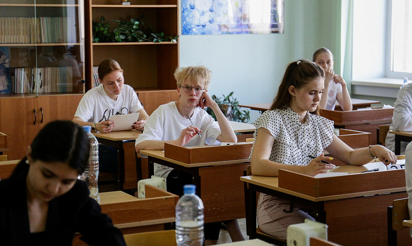 Стали известны даты последних звонков в новосибирских школах
