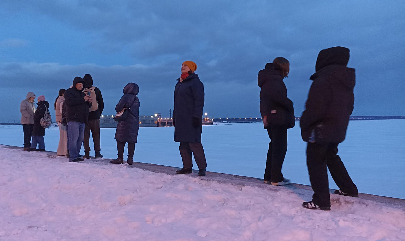 Разочарованные новосибирцы не увидели в вечернем небе медузу