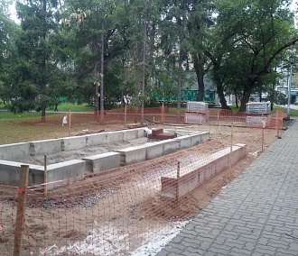 В Первомайском сквере начали строить общественный туалет