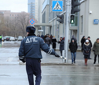 О правилах и штрафах напомнили инспекторы водителям в Новосибирске