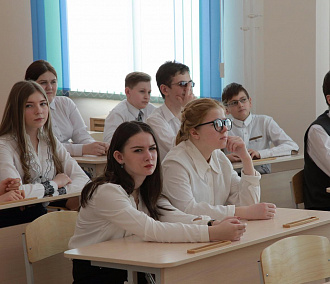 Новосибирские выпускники написали итоговое сочинение для допуска к ЕГЭ