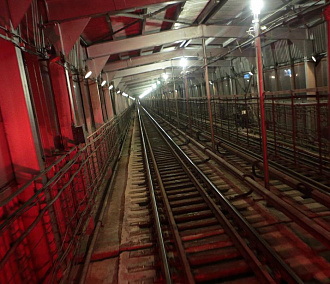 «Дзержинскую линию надо заканчивать» — мэр Локоть про метро