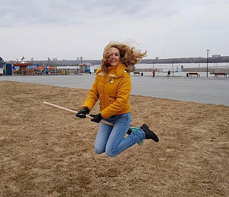 Верхом на метле: новосибирцы радуются субботнику в Instagram