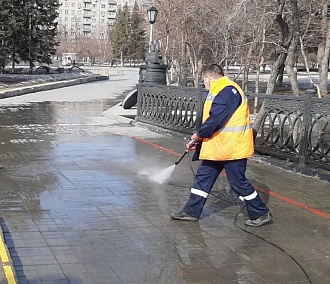 Парад мойдодыров: как чистят Новосибирск во время карантина