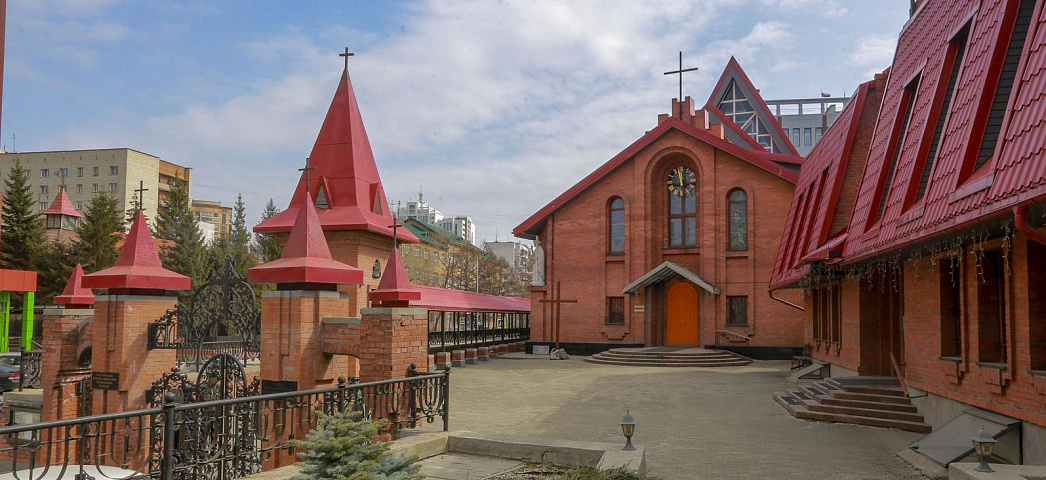 Готический постмодернизм: смотрим на католический собор в Новосибирске