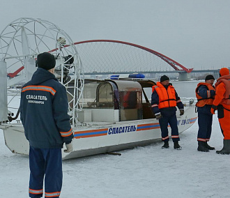 Уплывших на льдине детей подобрали спасатели МАСС
