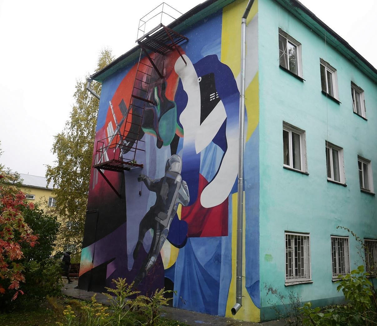 Женский взгляд на подвиг Гагарина и Королёва воплотили в граффити